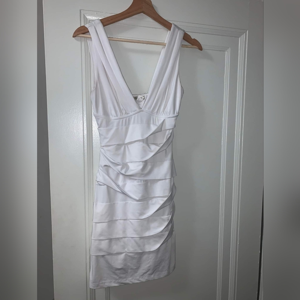 White fitted Dress Size Small, V neckline